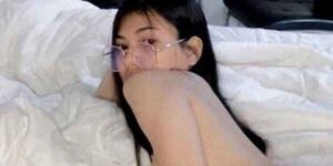 ดูหีนางแบบเปลือยกลีบอูฐ